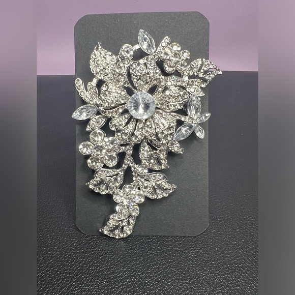Silver Tone Flower Brooch NWT - Picture 4 of 5